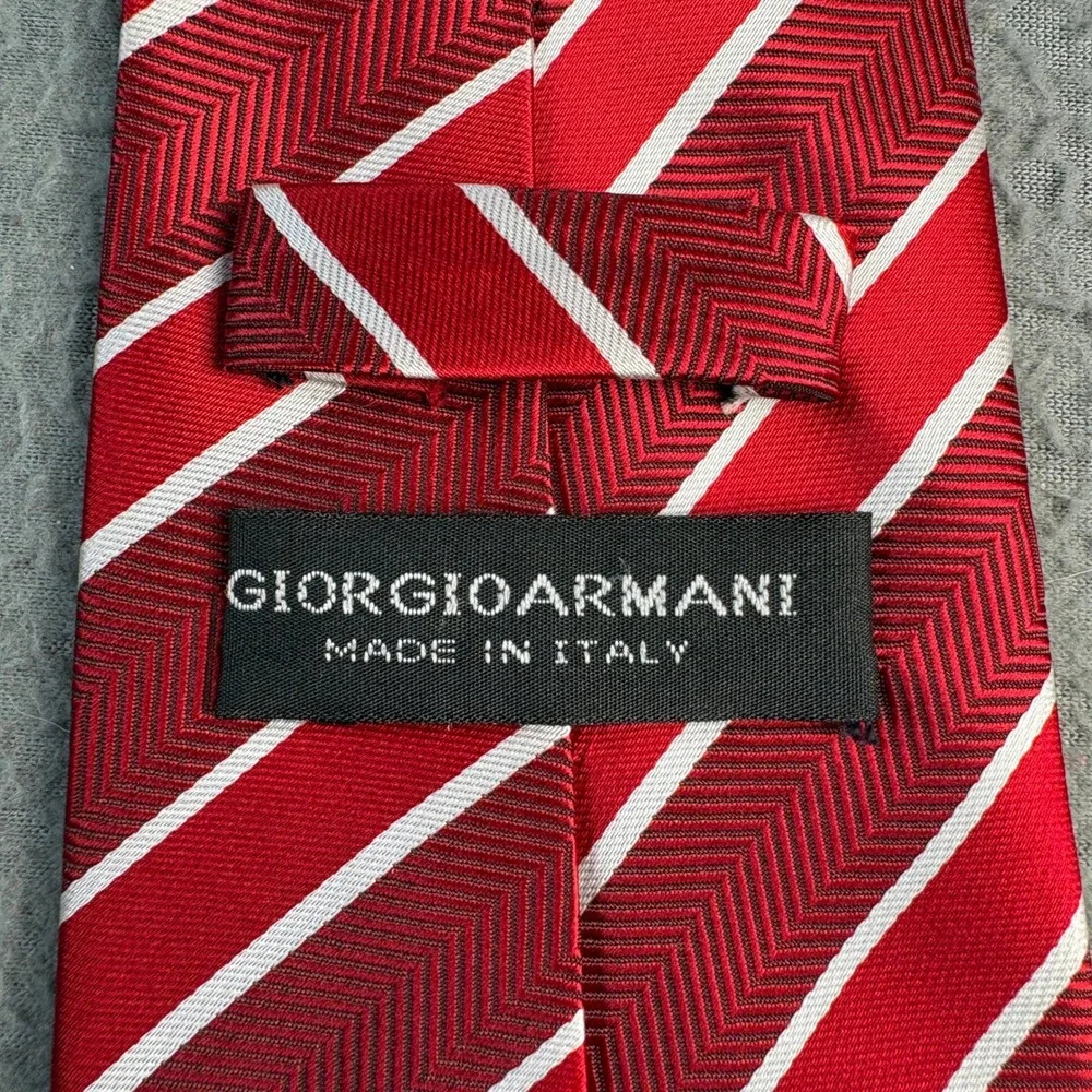 Giorgio Armani Mens Red Herringbone Diagonal Stripe Silk Tie Made in Italy